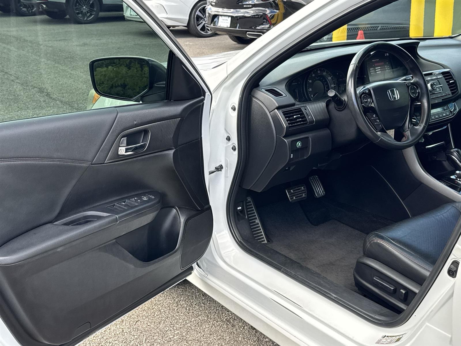 2017 Honda Accord Sport SE photo 2