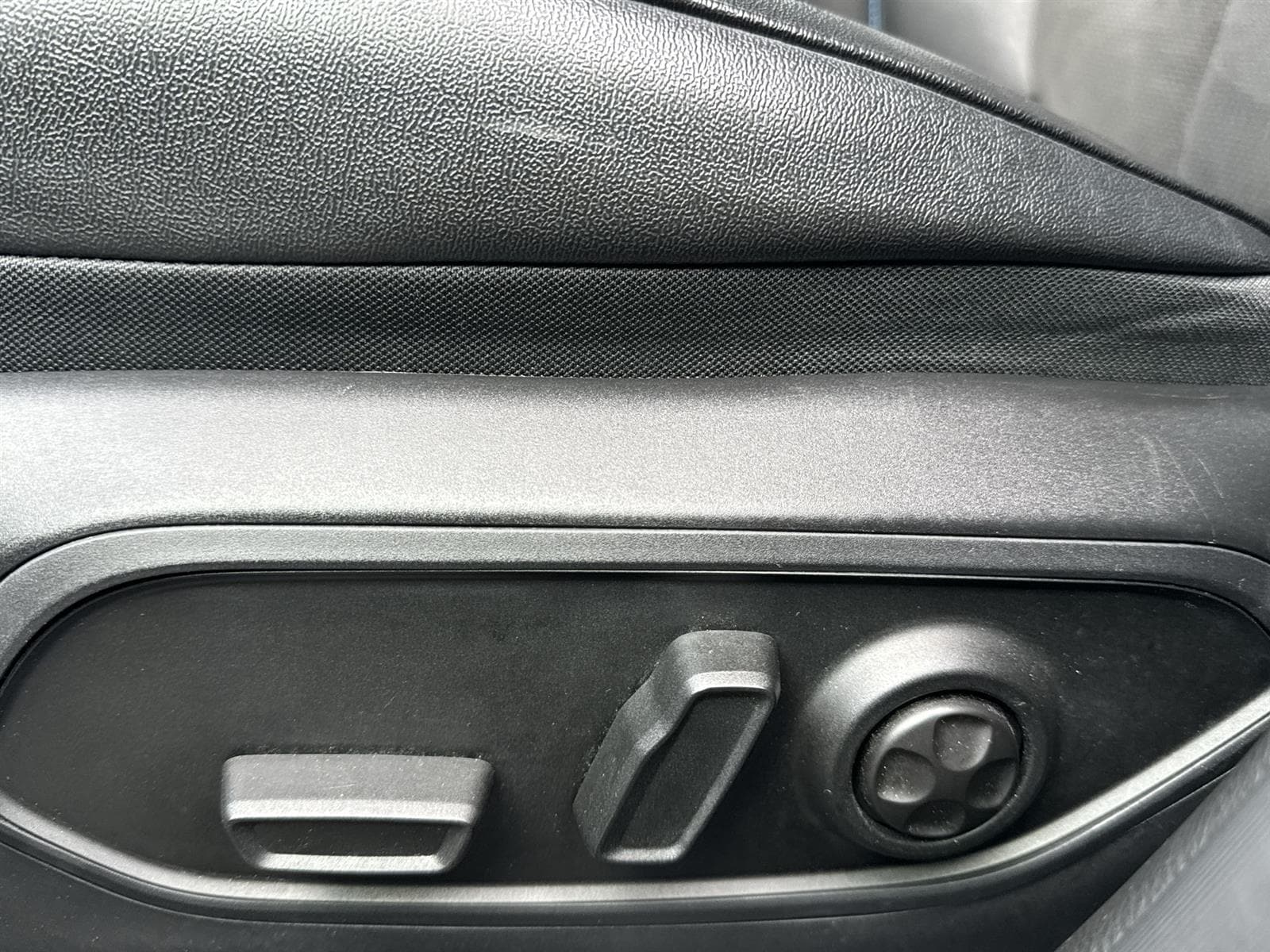 Thumbnail: 2023 Jeep Grand Cherokee - 14