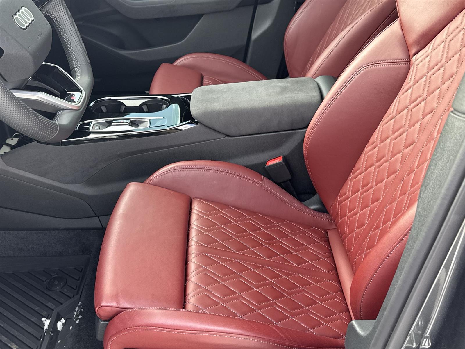 Thumbnail: 2025 Audi SQ6 e-tron - 11