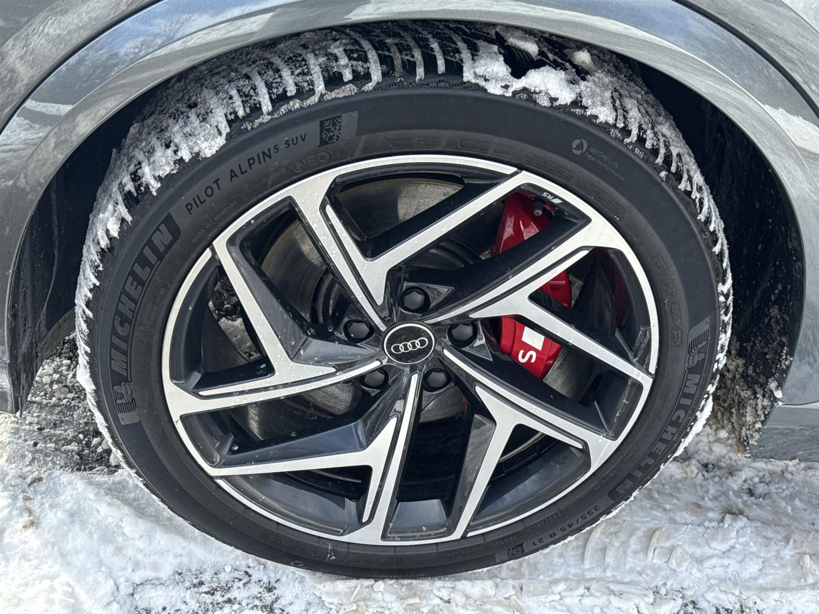 Thumbnail: 2025 Audi SQ6 e-tron - 10