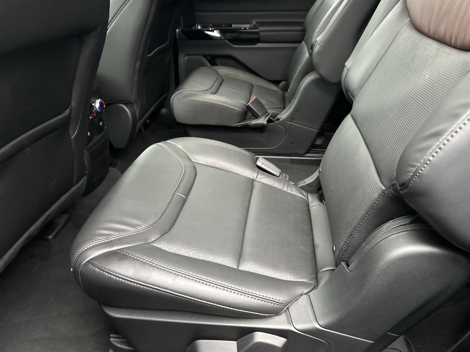 Thumbnail: 2022 Ford Explorer - 14