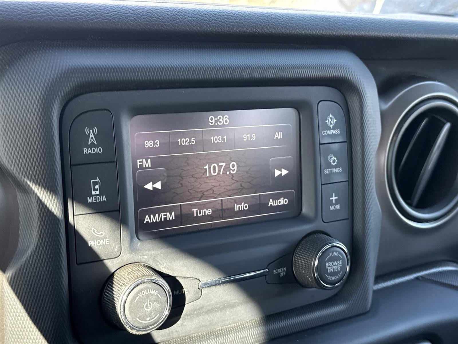 Thumbnail: 2021 Jeep Wrangler - 23