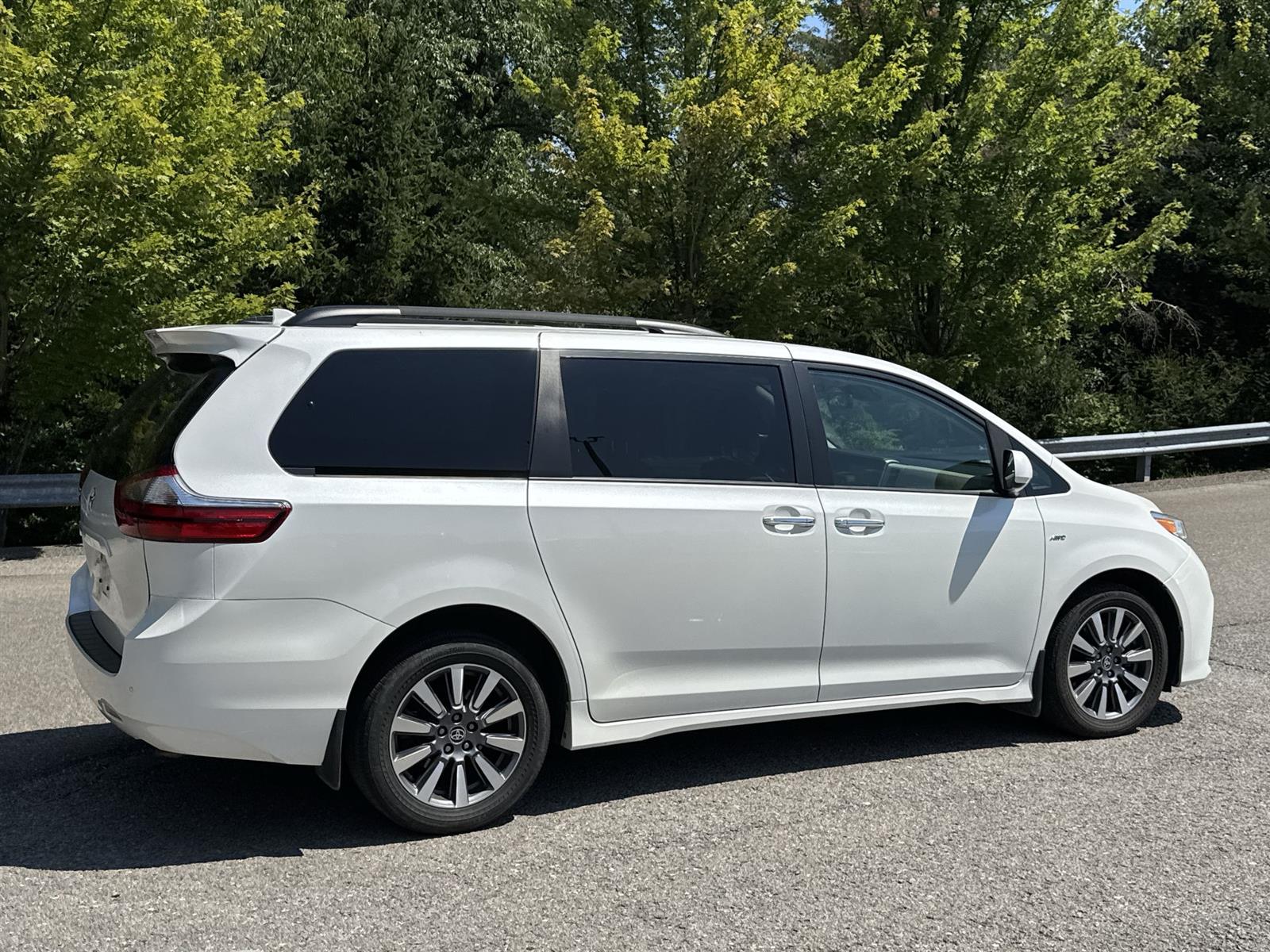Thumbnail: 2020 Toyota Sienna - 6