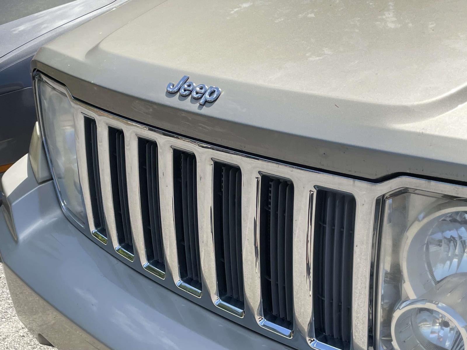 Thumbnail: 2010 Jeep Liberty - 10