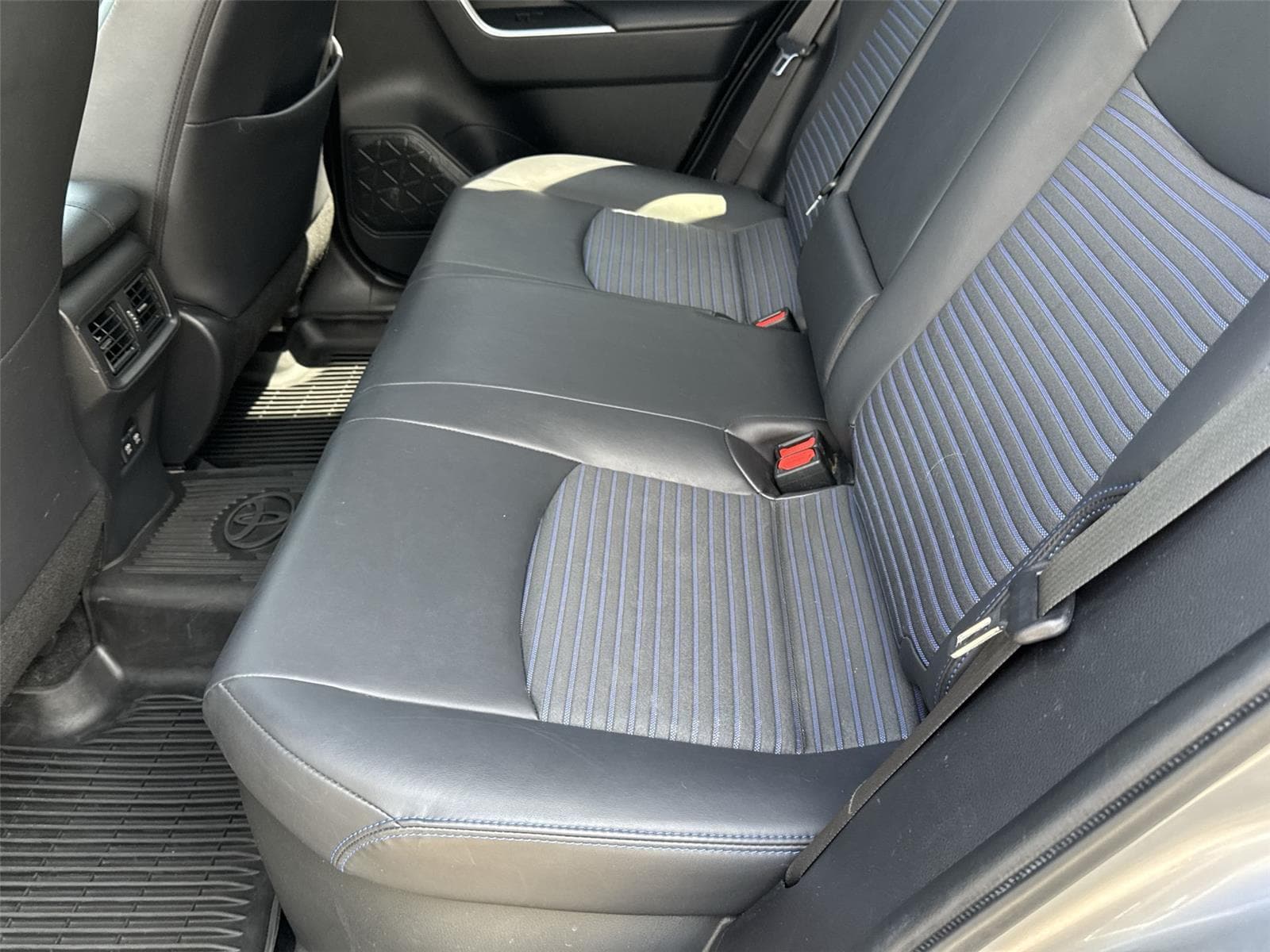 Thumbnail: 2019 Toyota RAV4 - 14