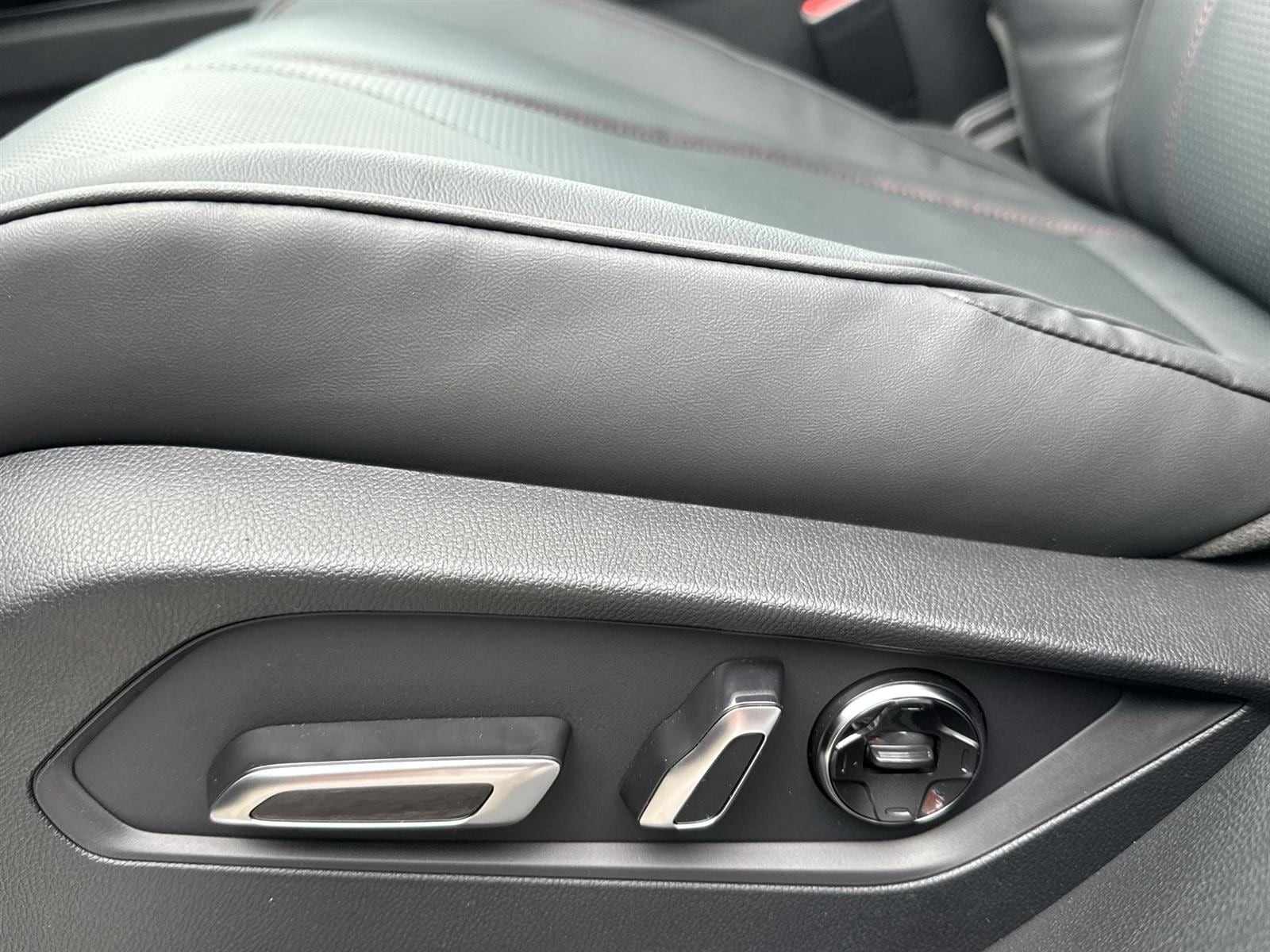 Thumbnail: 2026 Acura RDX - 12