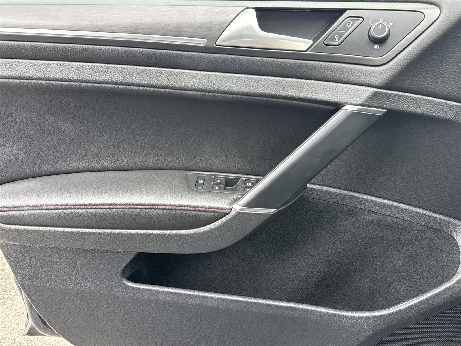 Thumbnail: 2018 Volkswagen Golf - 21