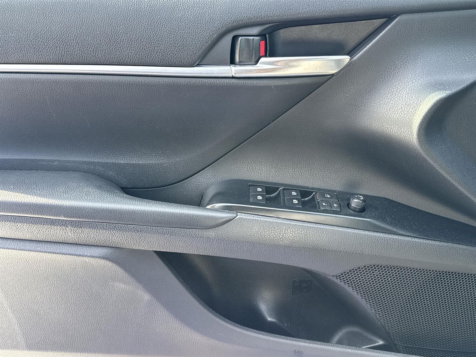 Thumbnail: 2018 Toyota Camry - 18