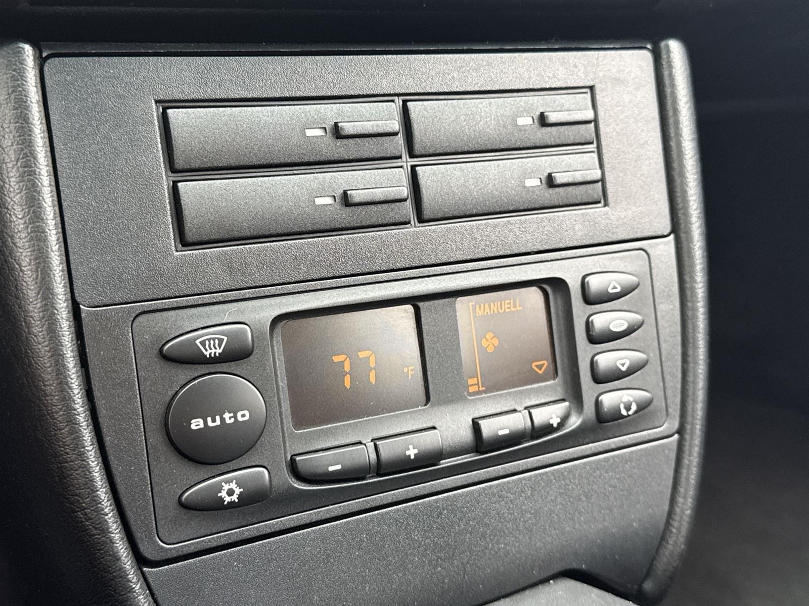 Thumbnail: 2002 Porsche 911 - 32