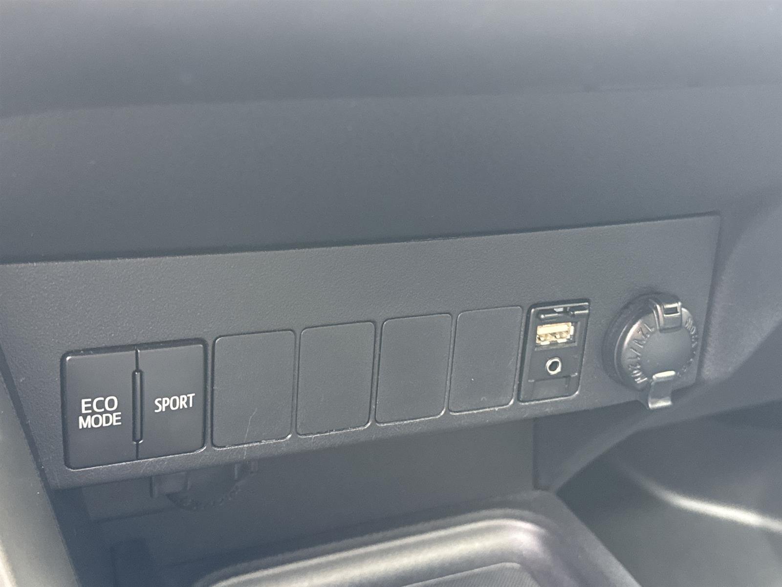 Thumbnail: 2016 Toyota RAV4 - 28