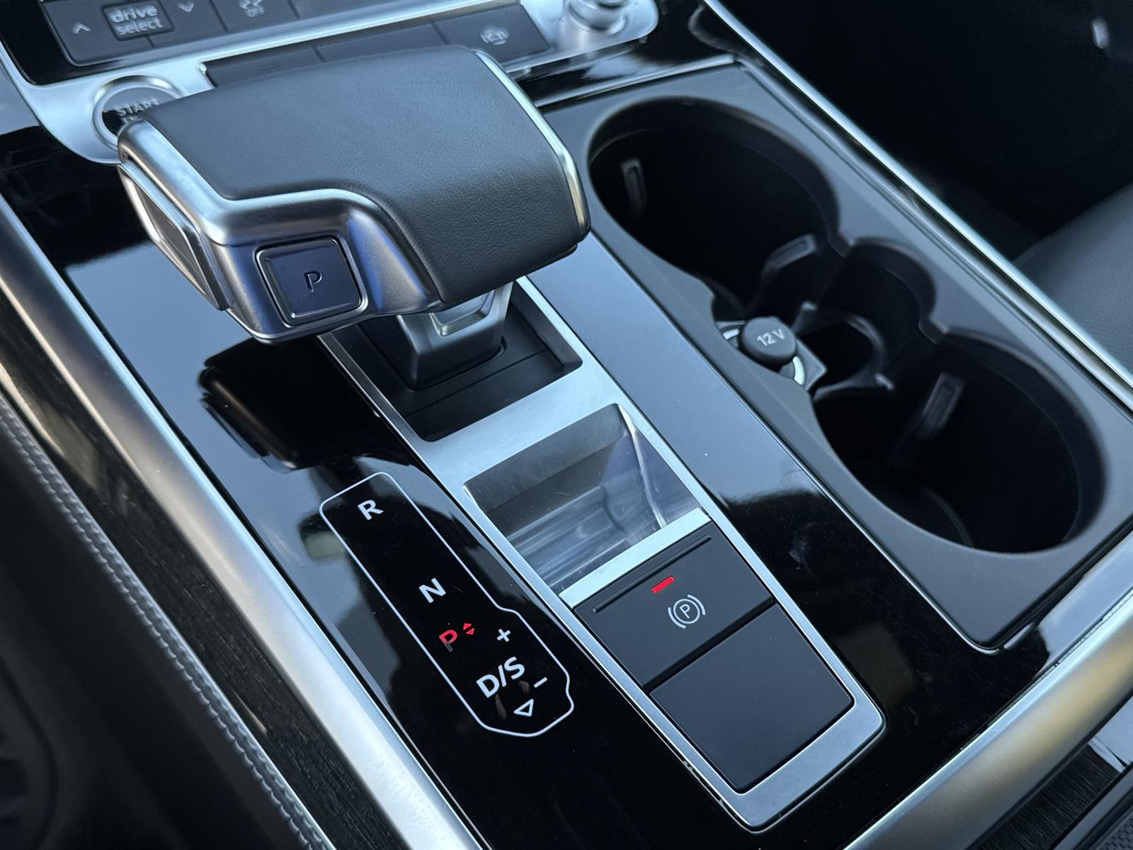 Thumbnail: 2025 Audi Q7 - 25