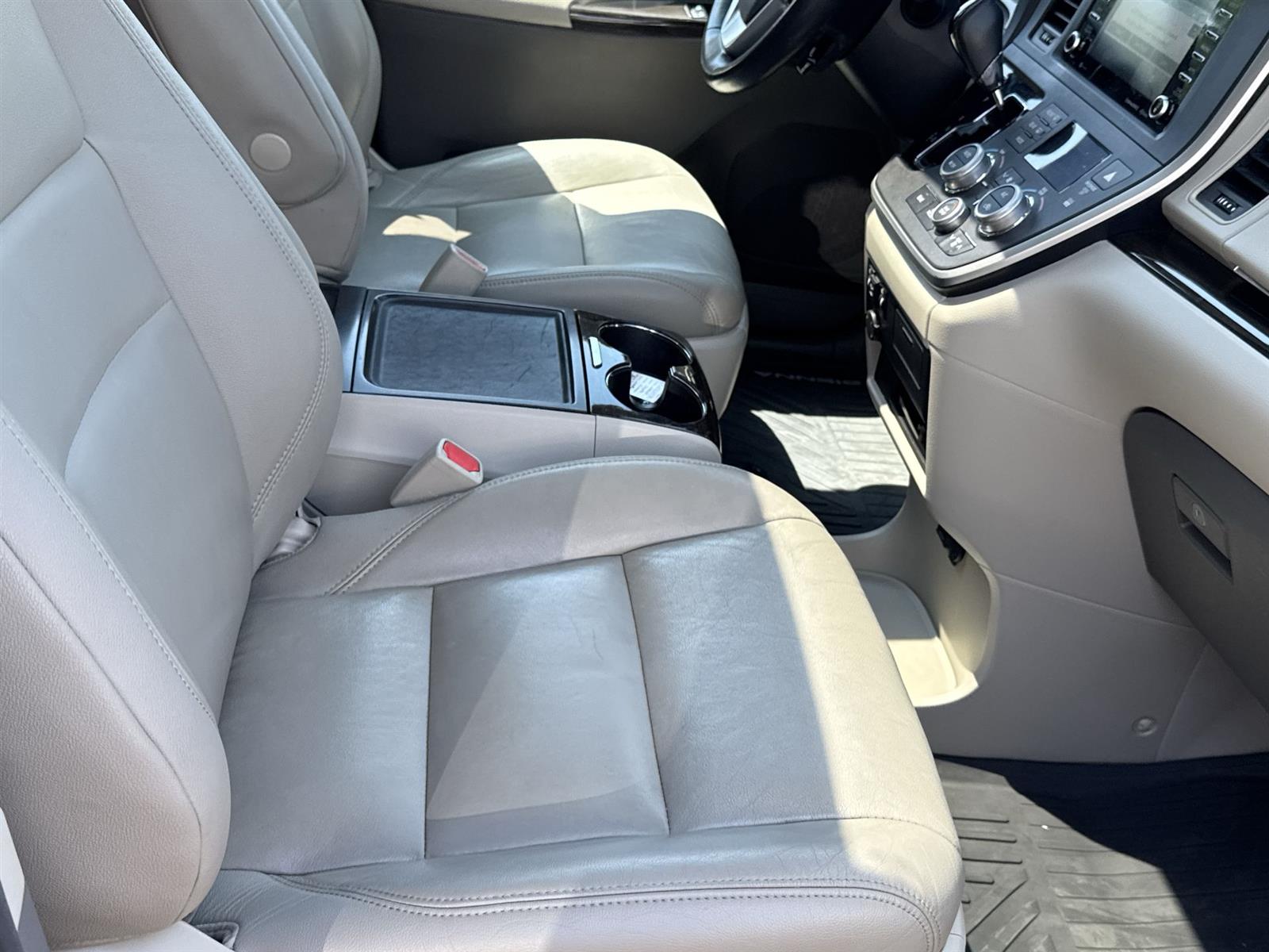 Thumbnail: 2020 Toyota Sienna - 17