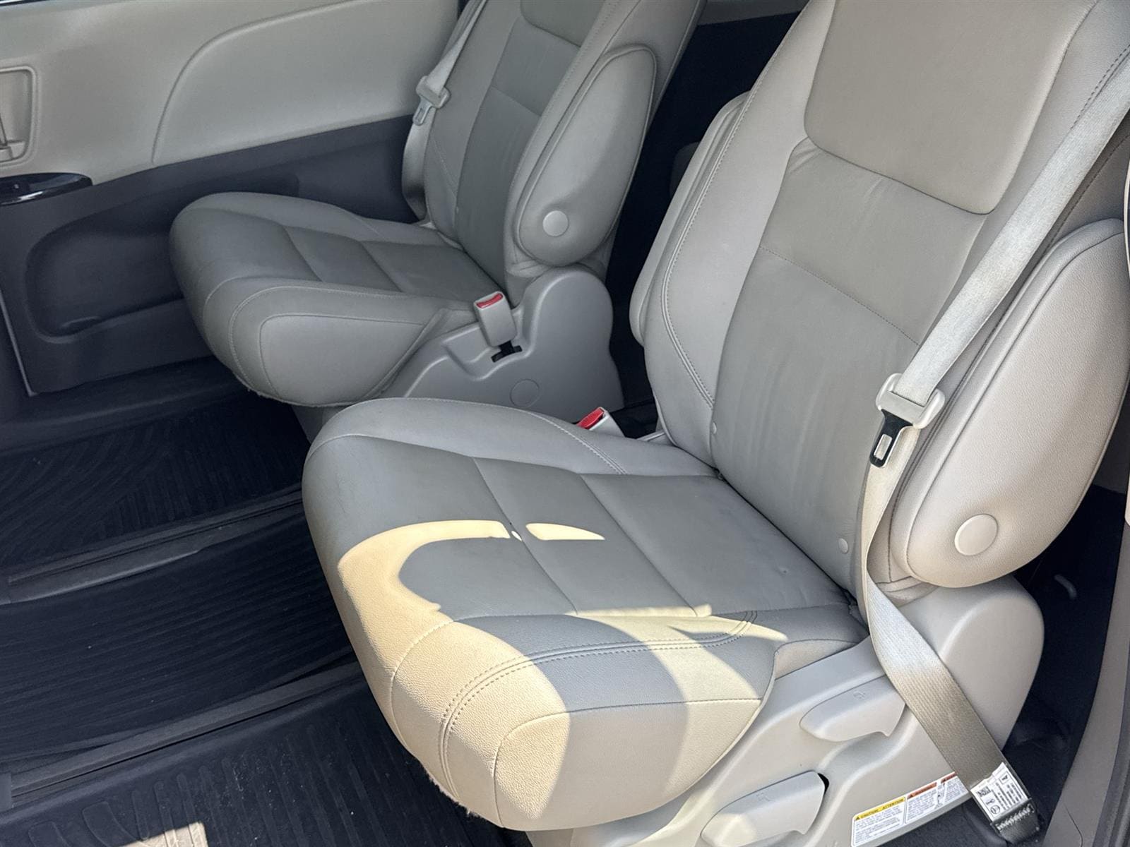 Thumbnail: 2020 Toyota Sienna - 14