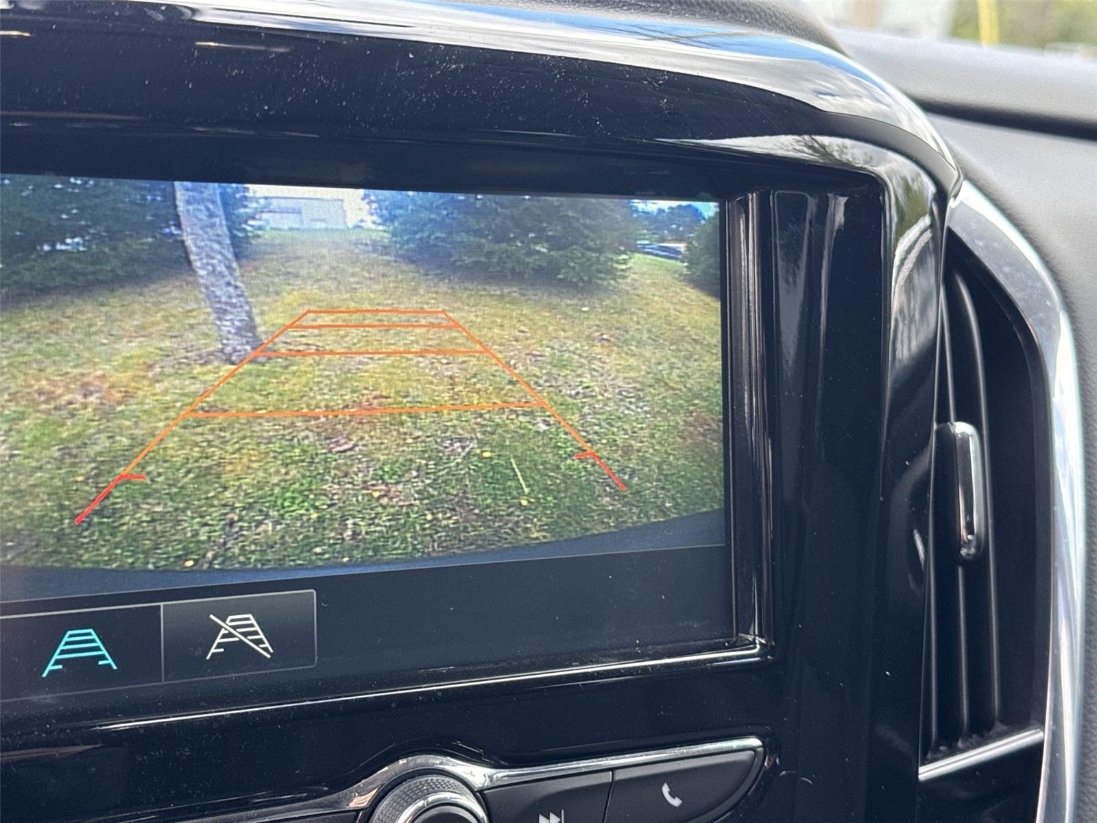 Thumbnail: 2018 Chevrolet Traverse - 23