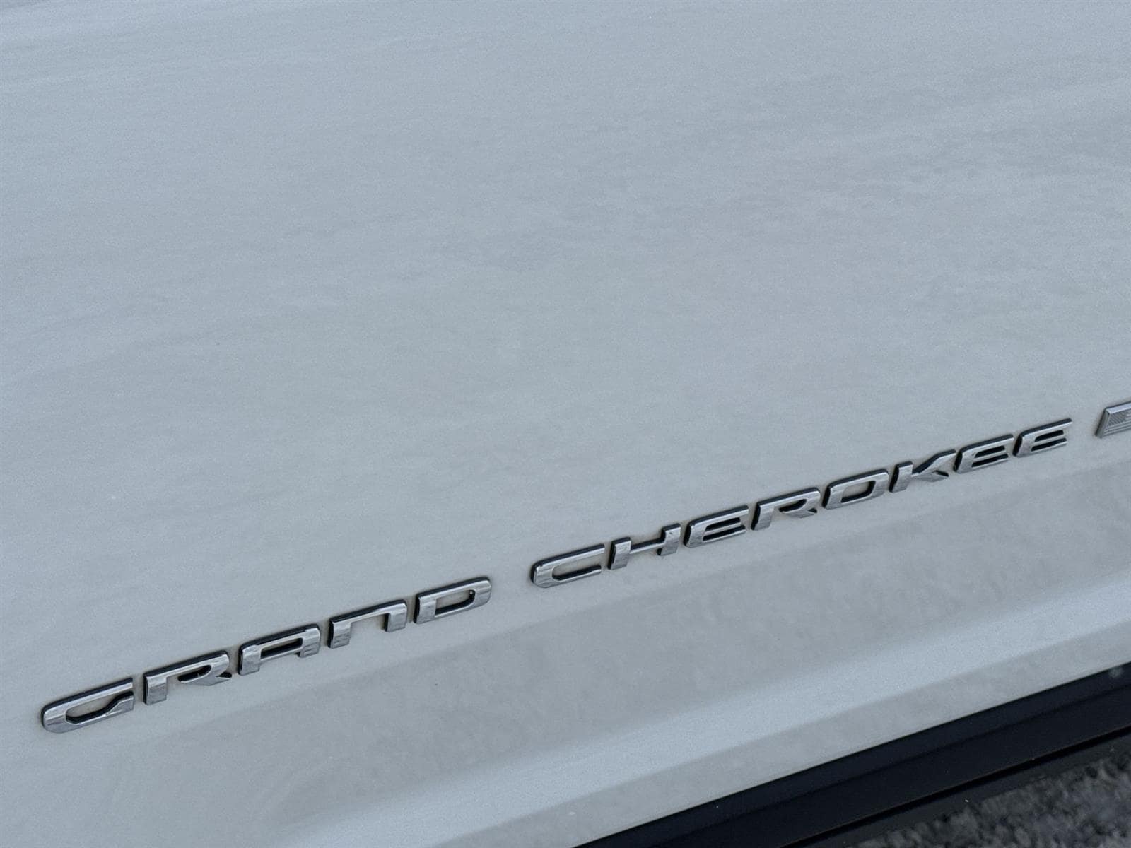 Thumbnail: 2023 Jeep Grand Cherokee - 10