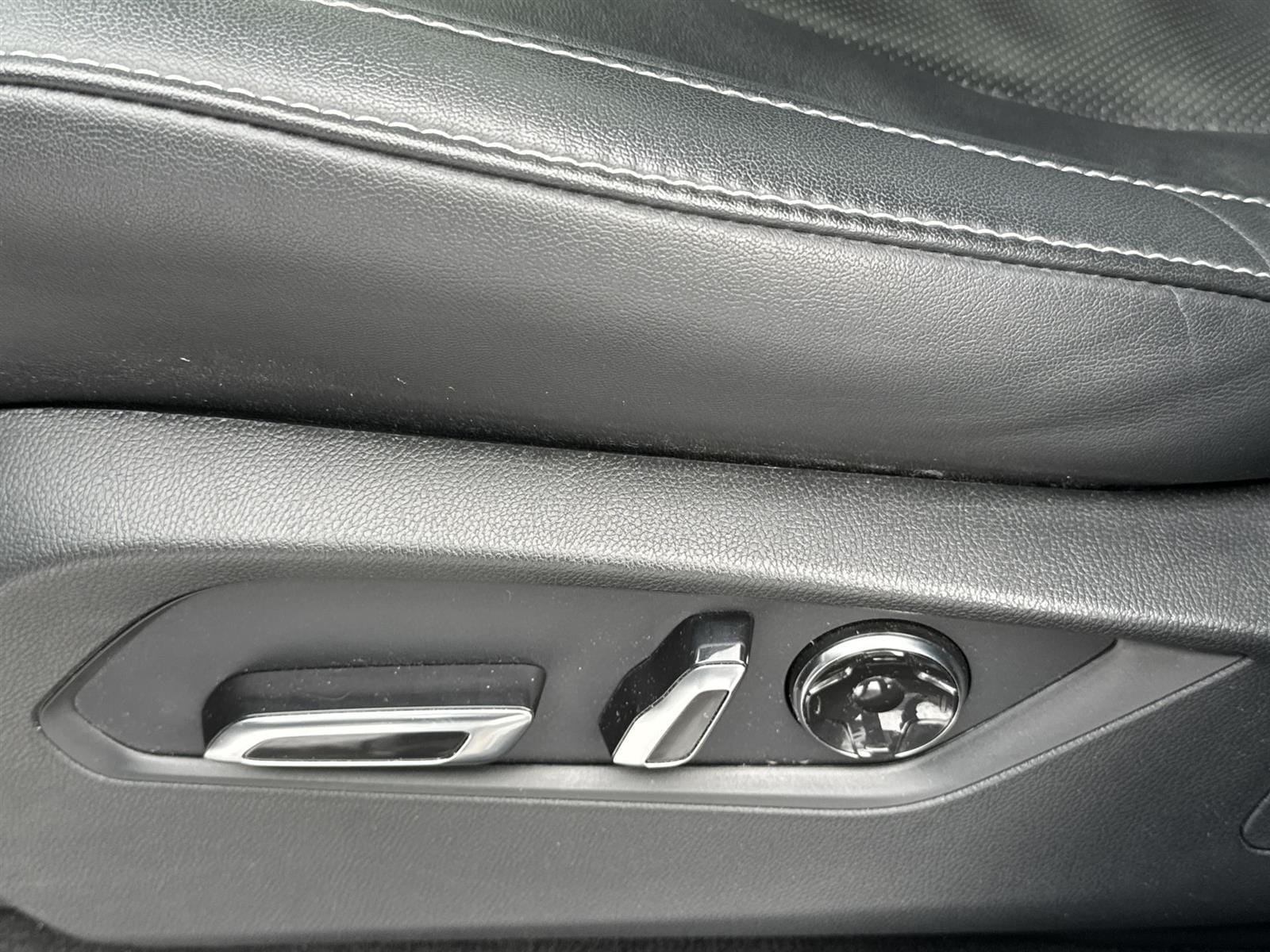 Thumbnail: 2023 Acura MDX - 14