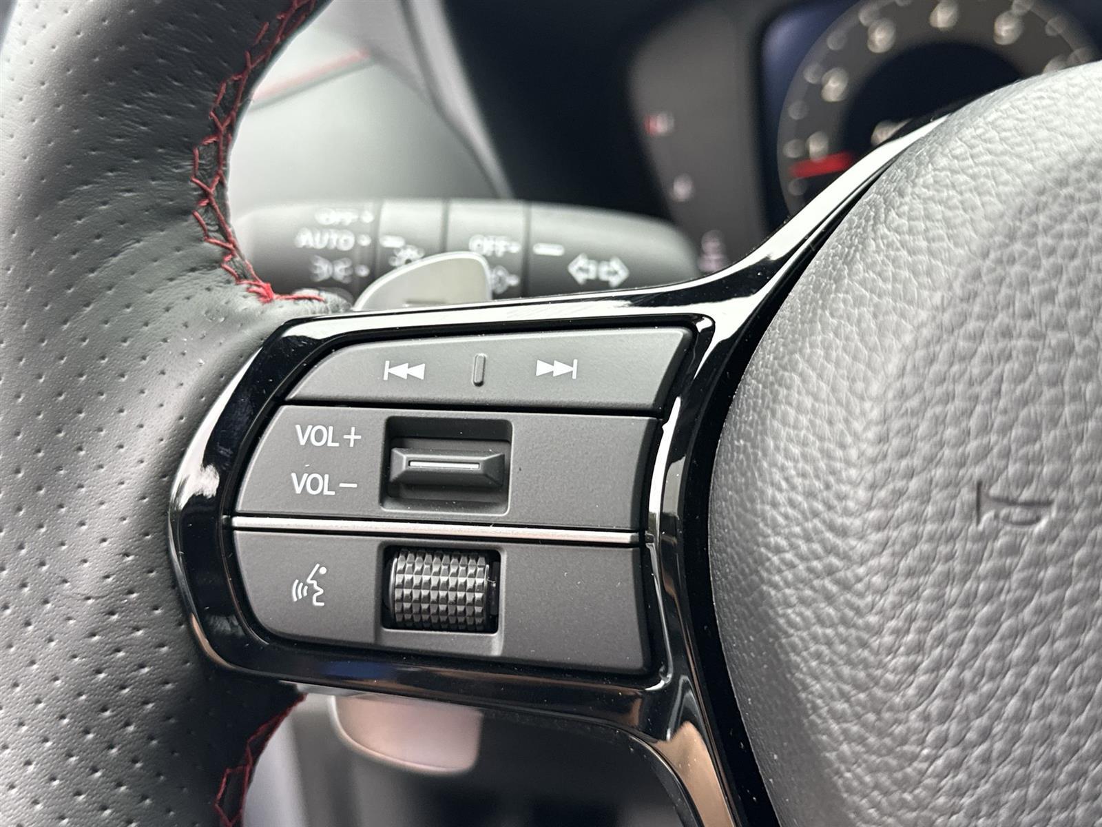 Thumbnail: 2025 Acura ADX - 19