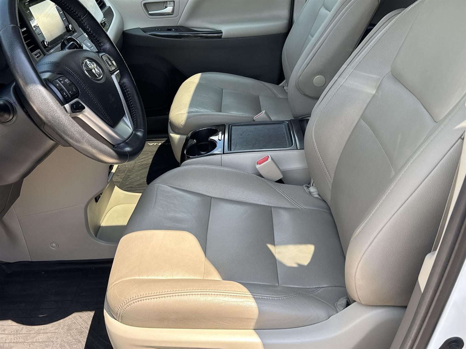 Thumbnail: 2020 Toyota Sienna - 11