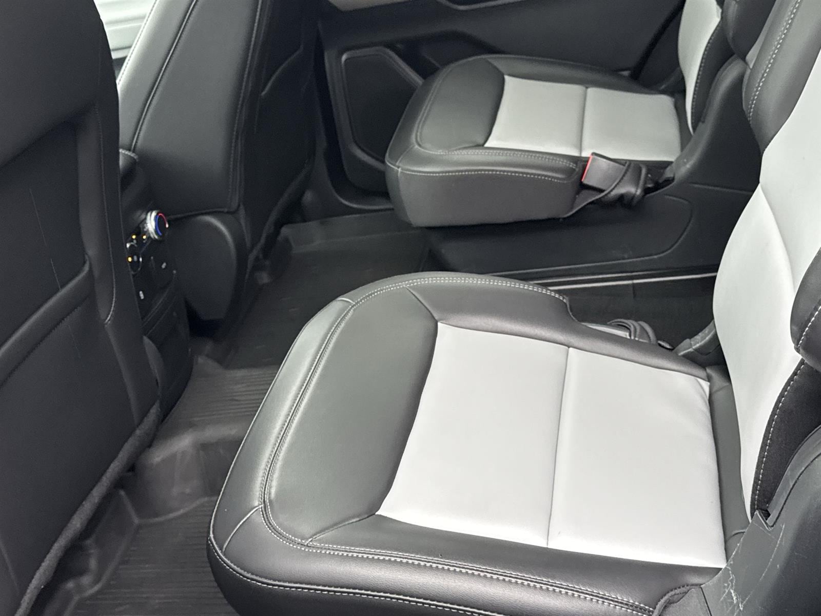 Thumbnail: 2022 Ford Explorer - 14