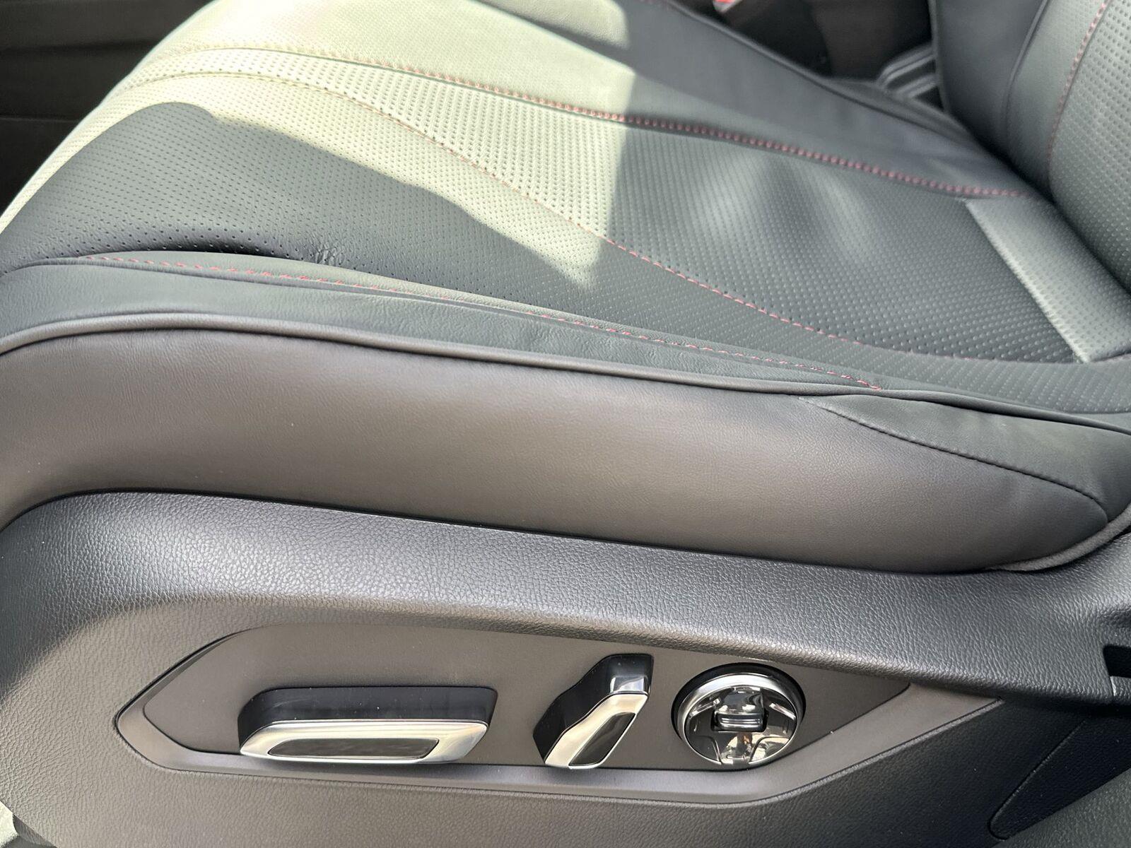 Thumbnail: 2026 Acura RDX - 16