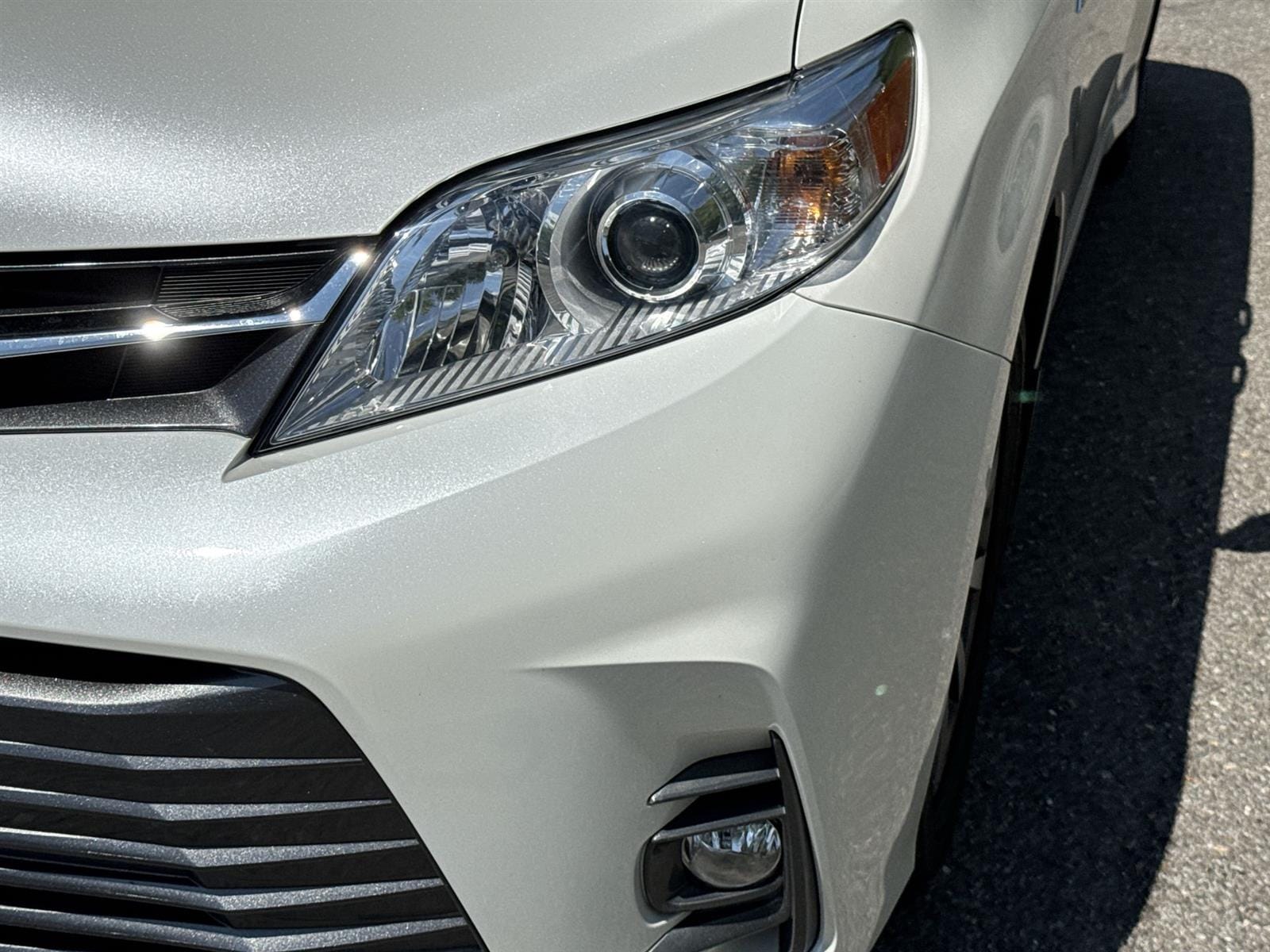 Thumbnail: 2020 Toyota Sienna - 9