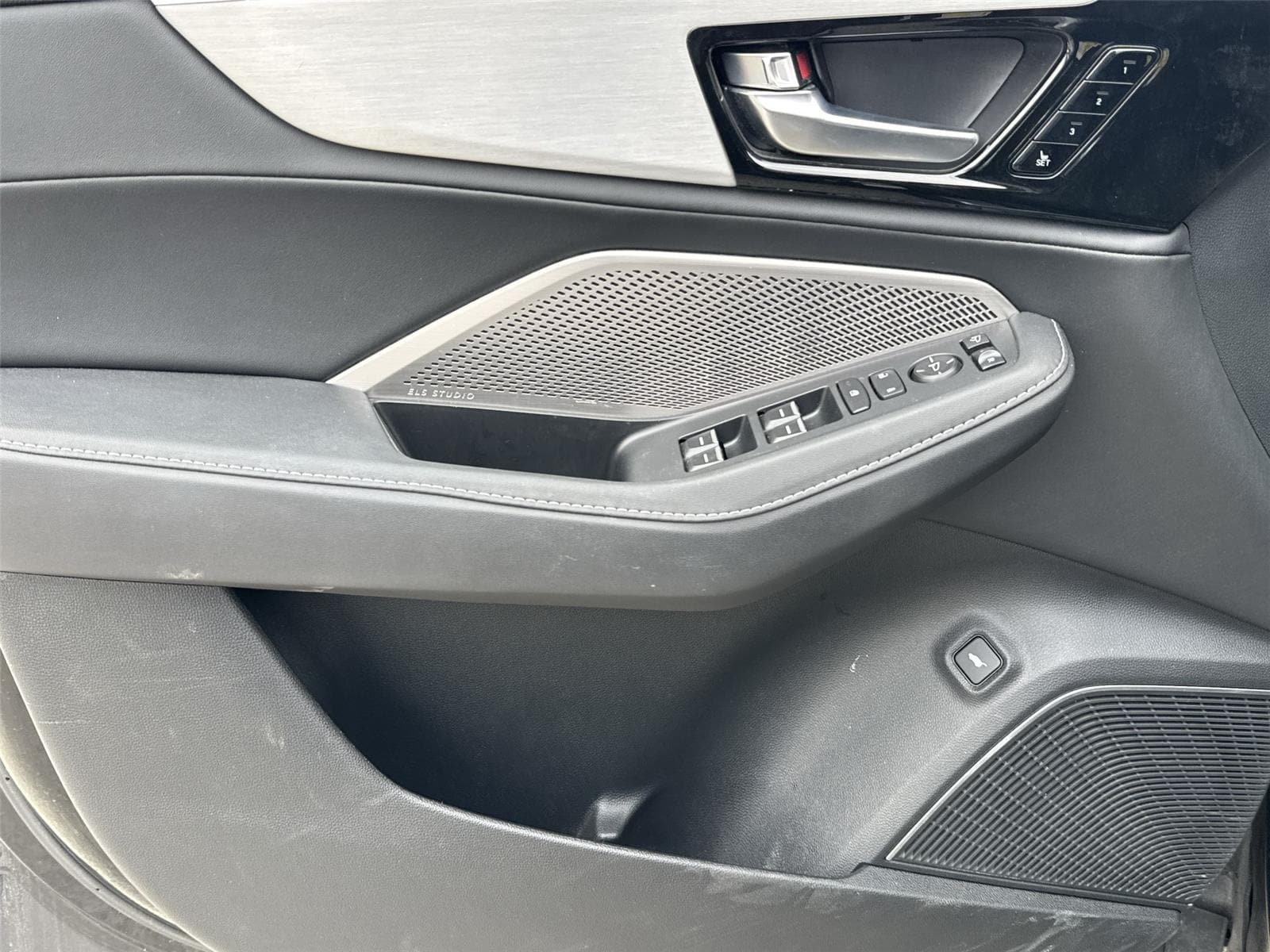 Thumbnail: 2023 Acura MDX - 21