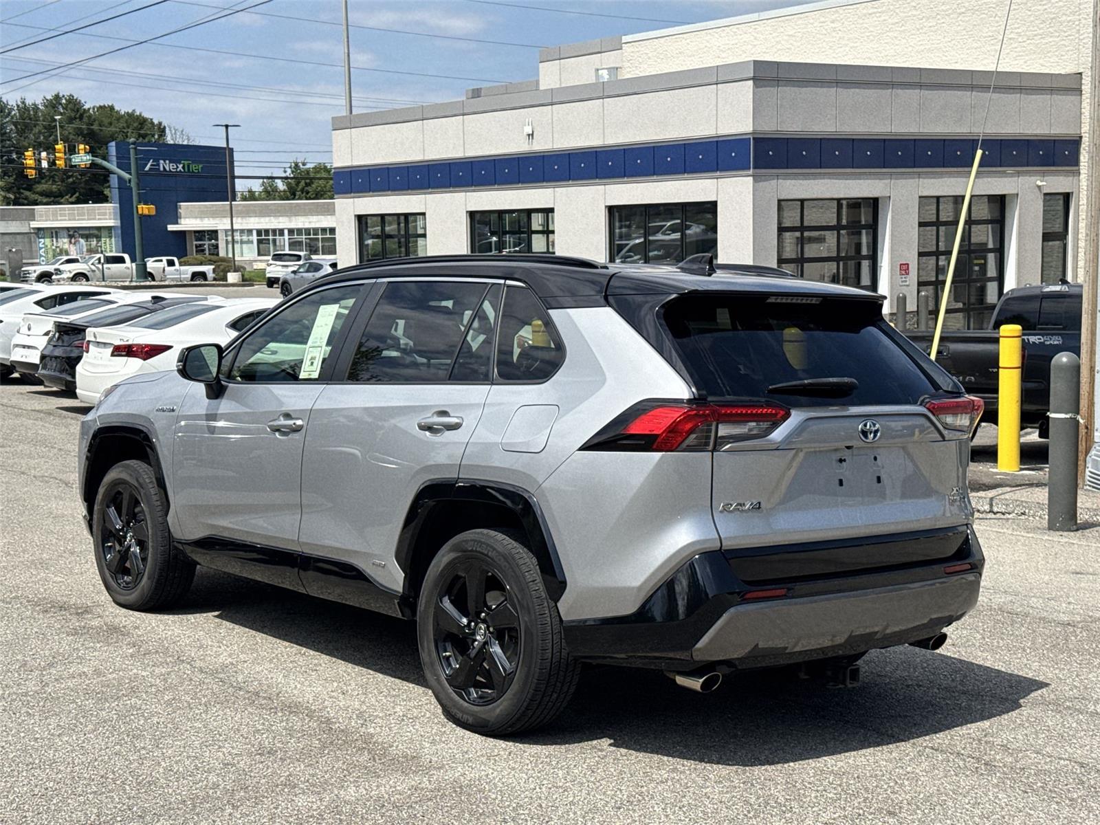 Thumbnail: 2019 Toyota RAV4 - 3