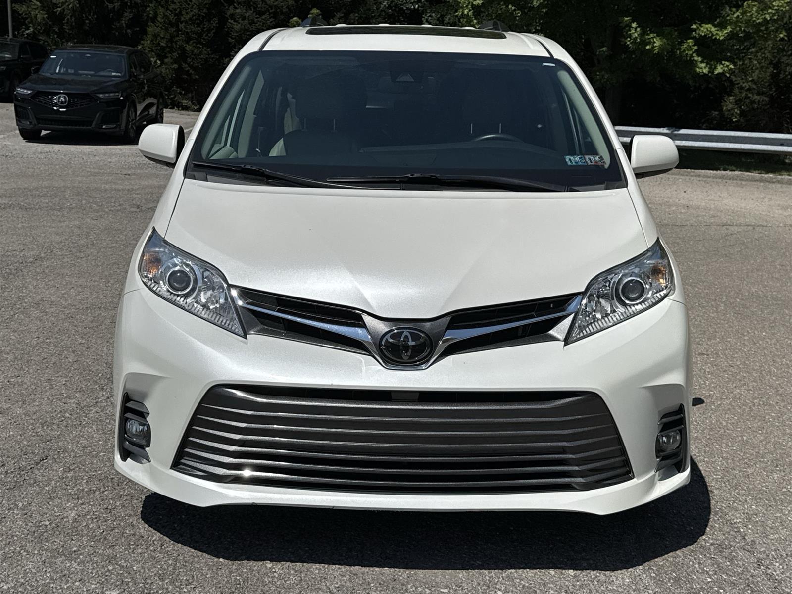Thumbnail: 2020 Toyota Sienna - 8