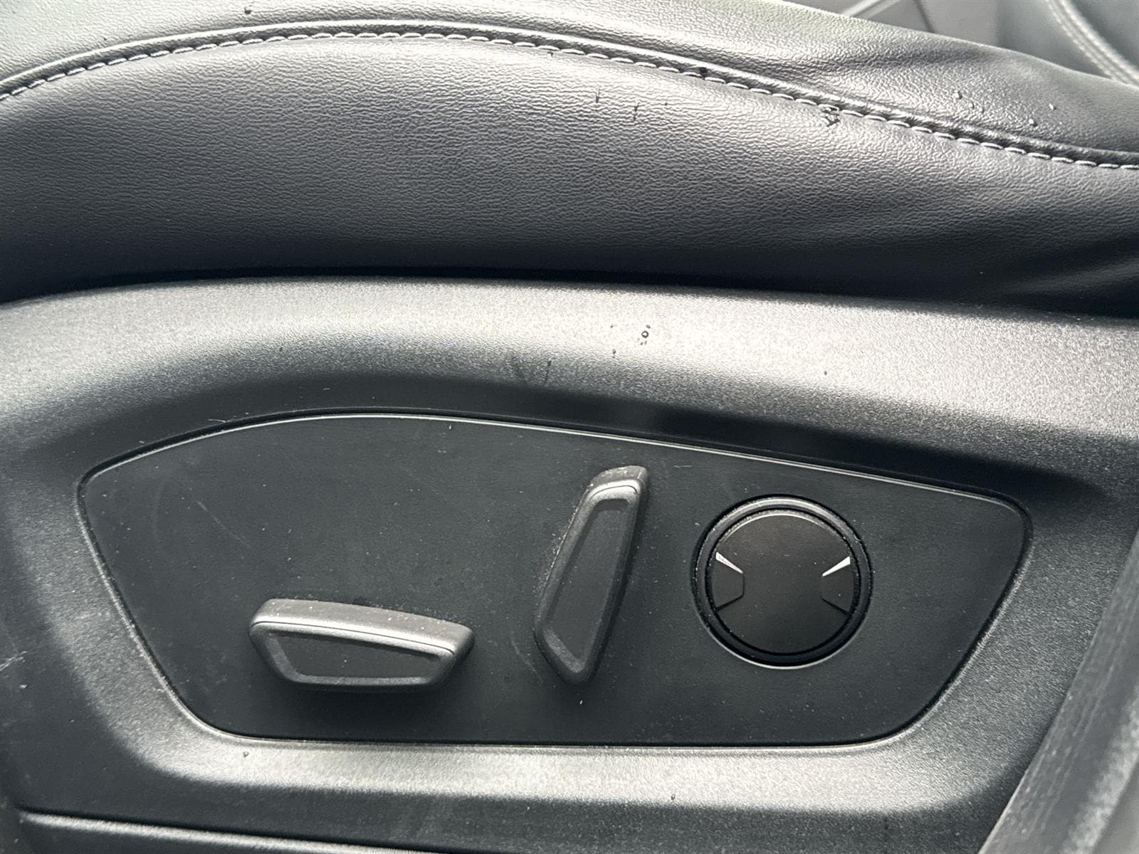 Thumbnail: 2022 Ford Explorer - 12