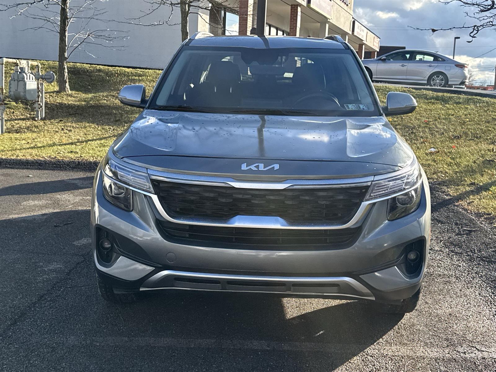 Thumbnail: 2023 Kia Seltos - 9