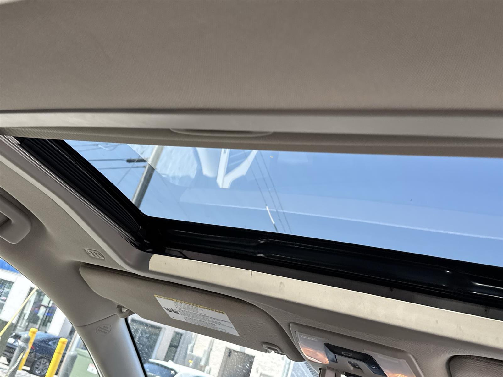 Thumbnail: 2020 Toyota Sienna - 16