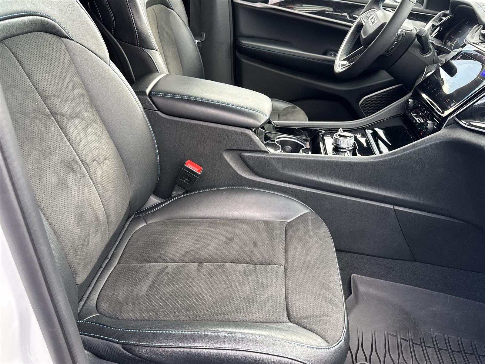 Thumbnail: 2023 Jeep Grand Cherokee - 17