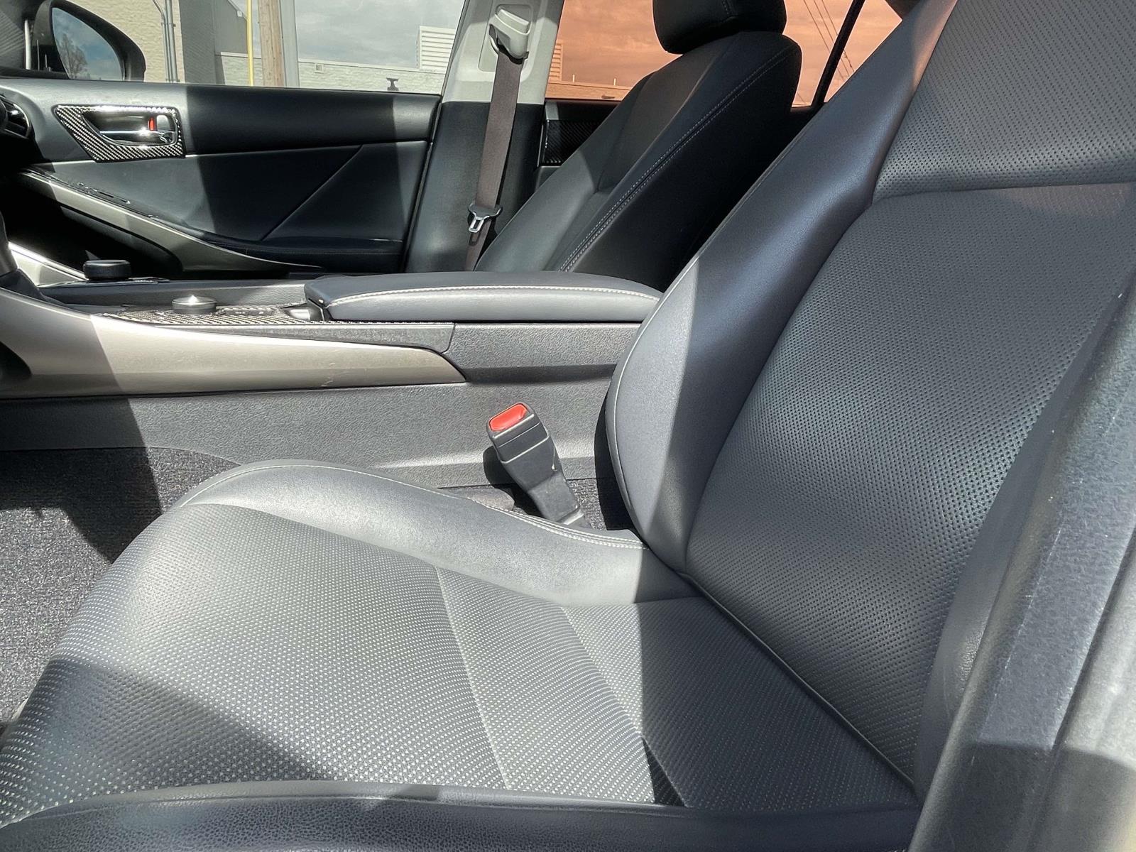 Thumbnail: 2015 Lexus IS - 17