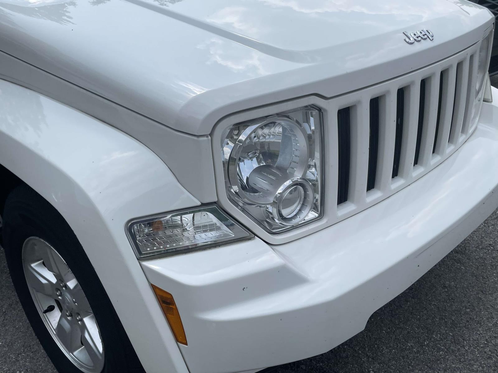 2009 Jeep Liberty Sport 9