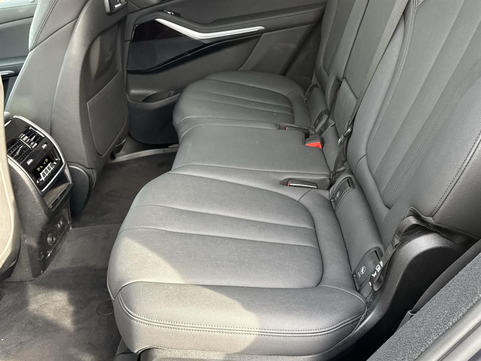 Thumbnail: 2021 BMW X7 - 14