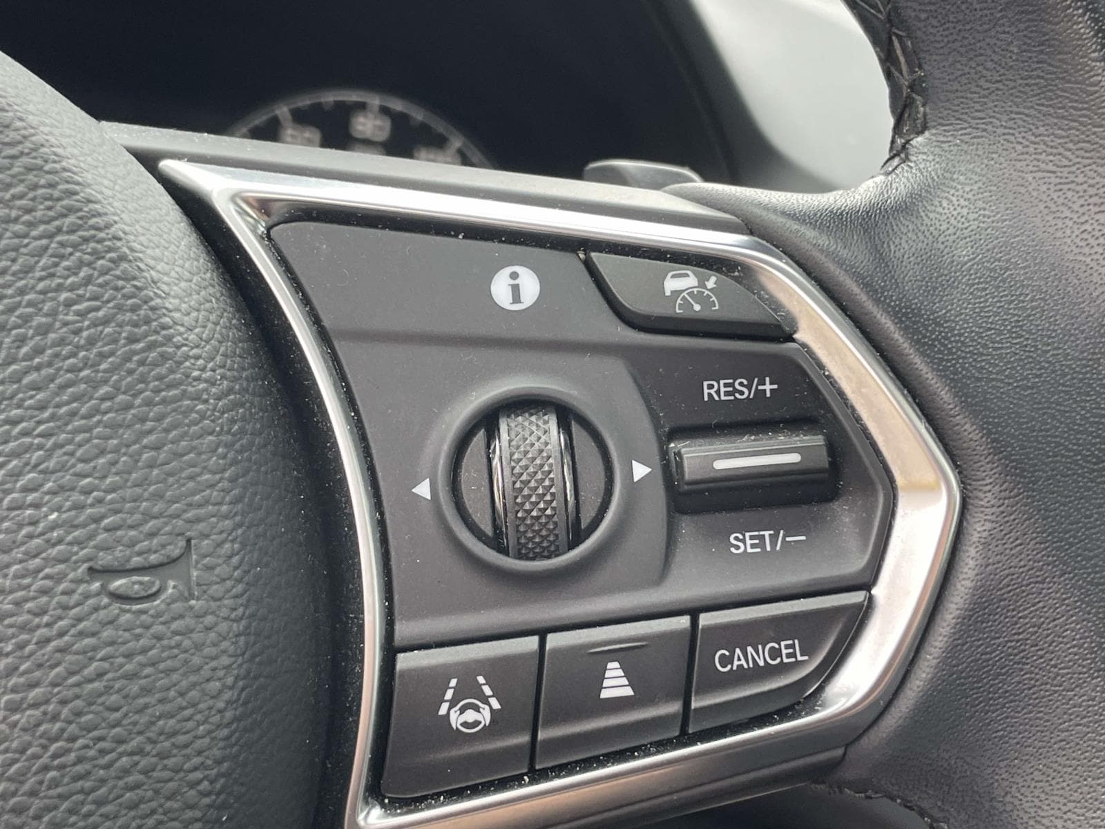 Thumbnail: 2023 Acura RDX - 15