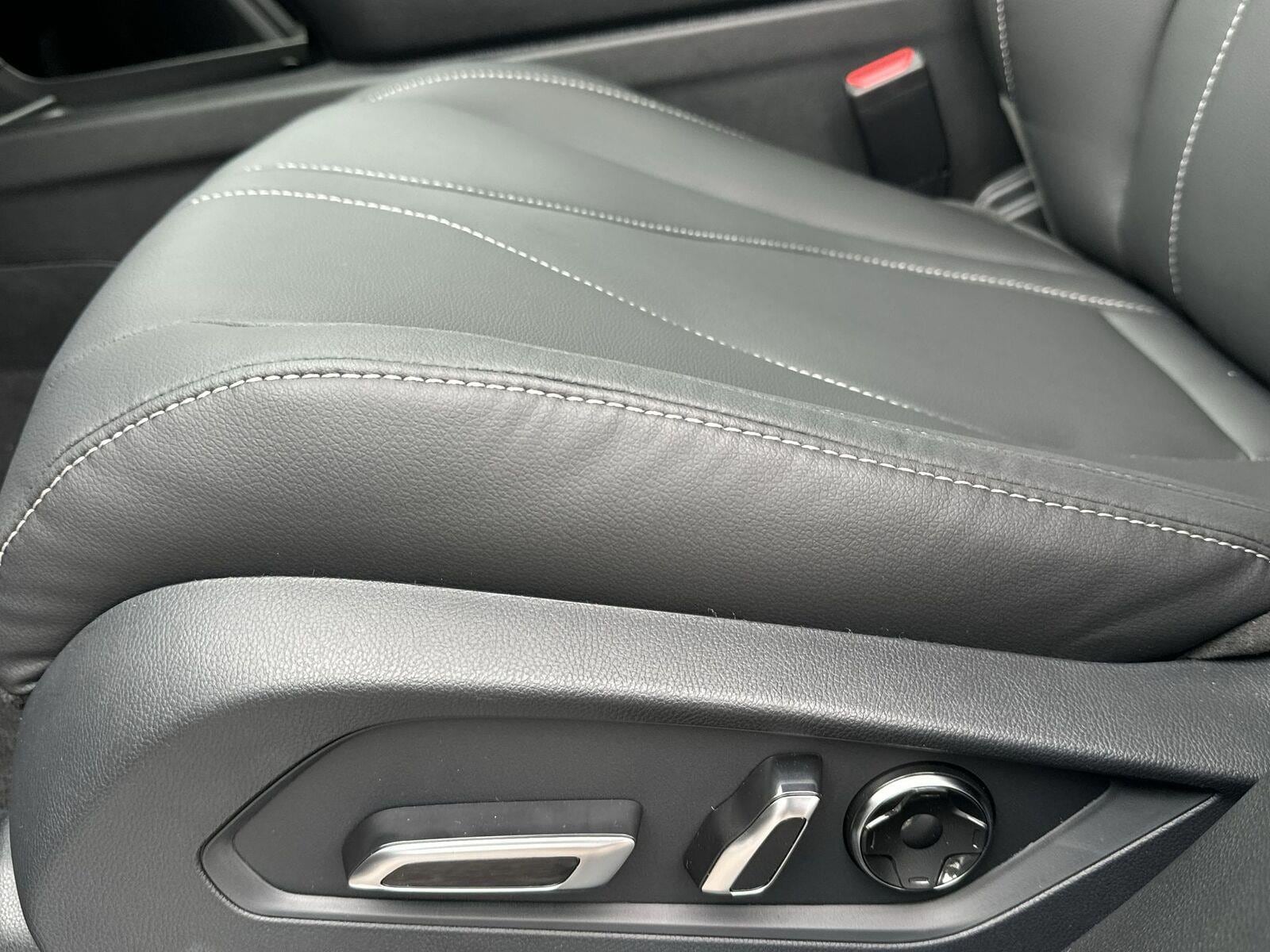 Thumbnail: 2026 Acura RDX - 13