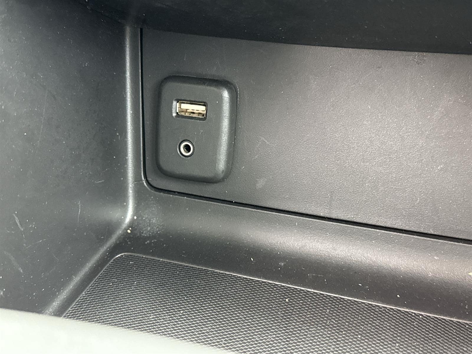 Thumbnail: 2016 Chevrolet Colorado - 25