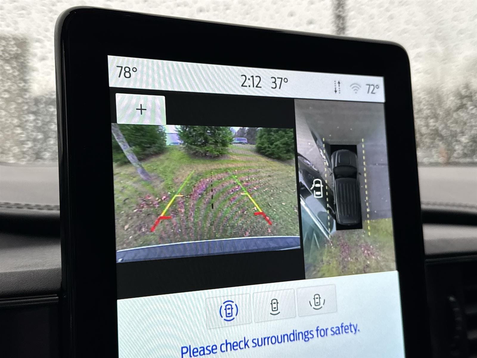 Thumbnail: 2022 Ford Explorer - 25