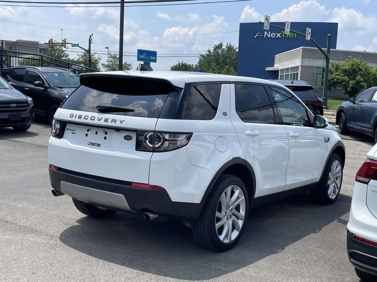 Thumbnail: 2017 Land Rover Discovery Sport - 12