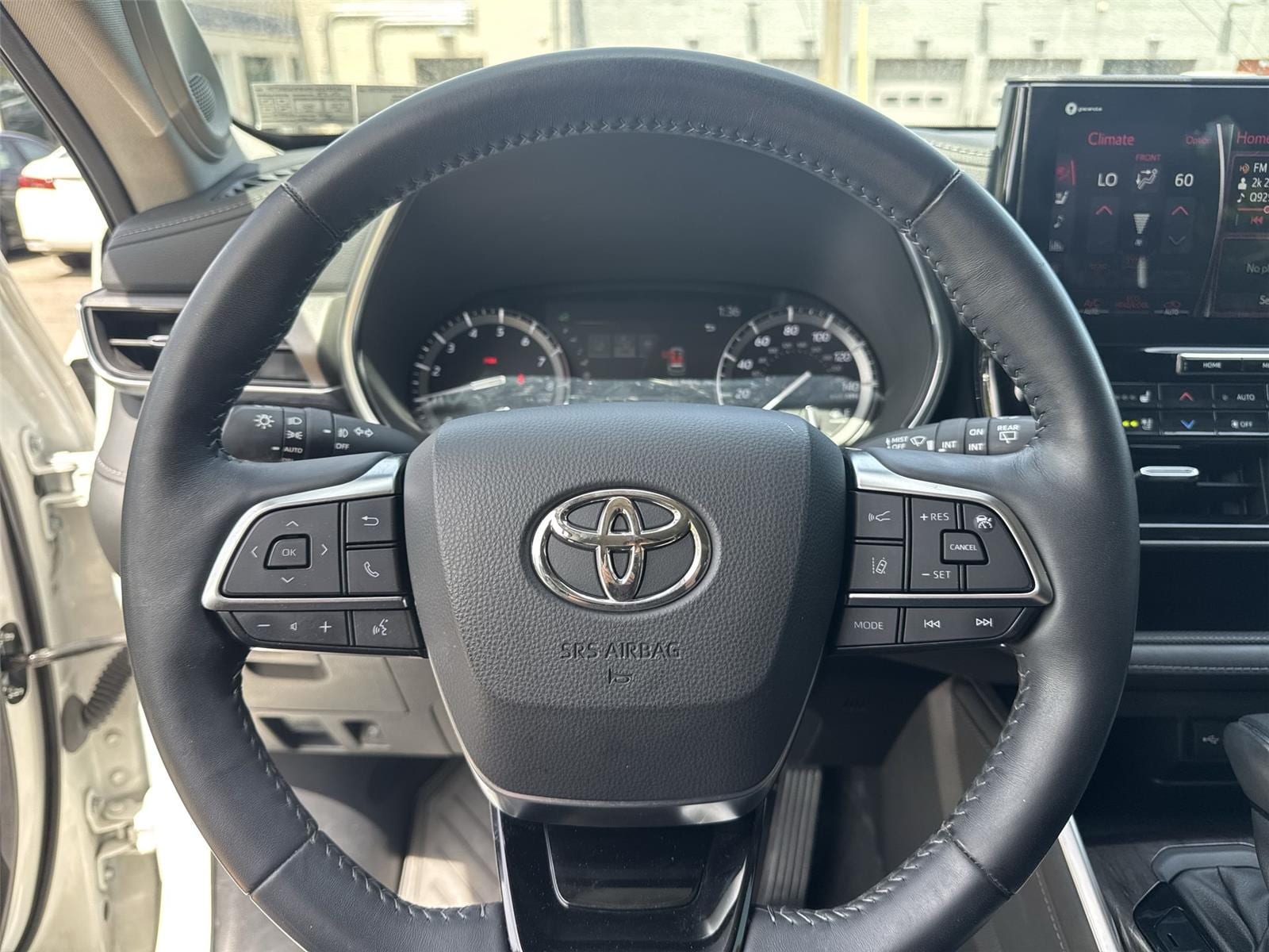 Thumbnail: 2021 Toyota Highlander - 15