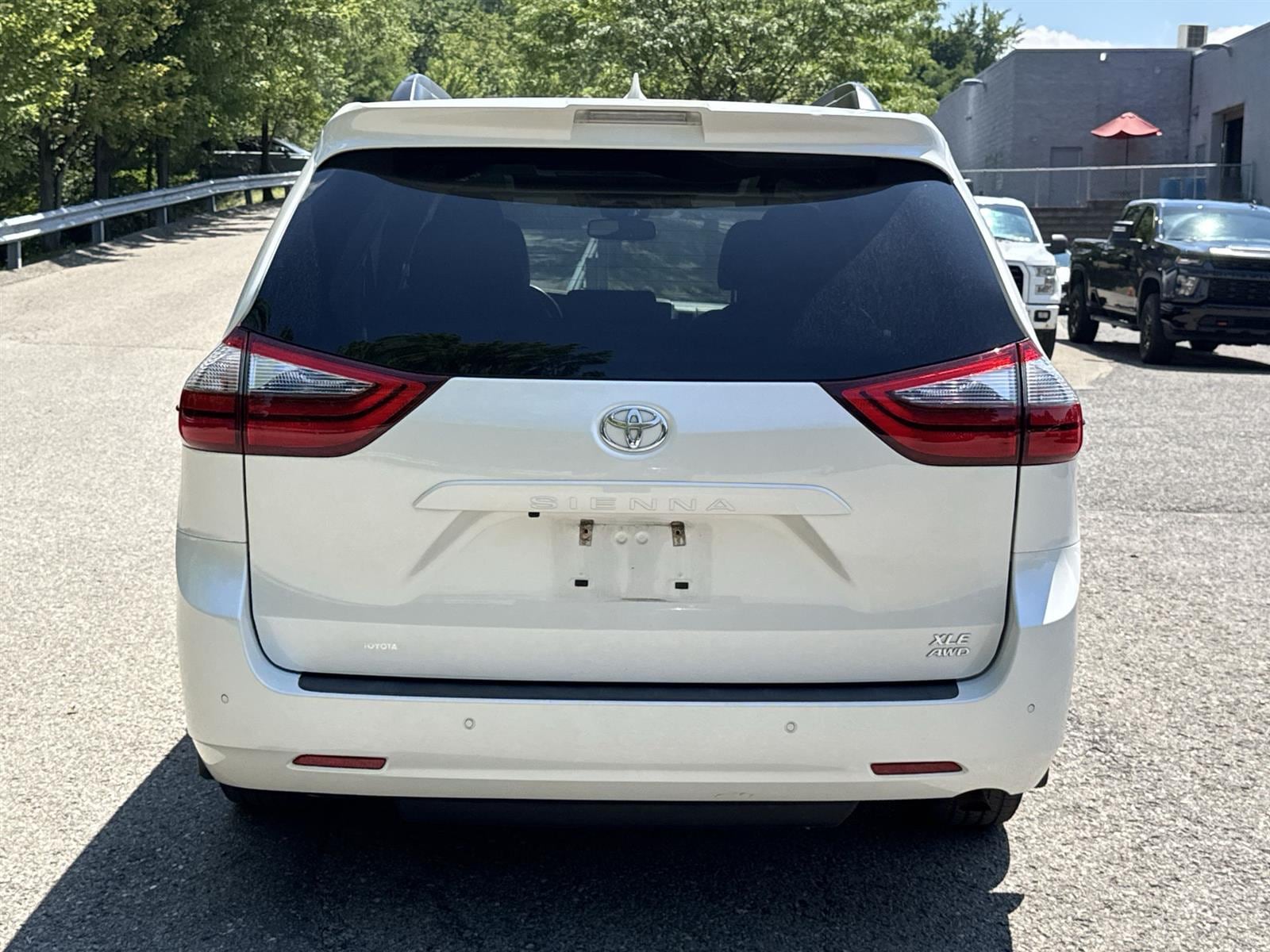 Thumbnail: 2020 Toyota Sienna - 4
