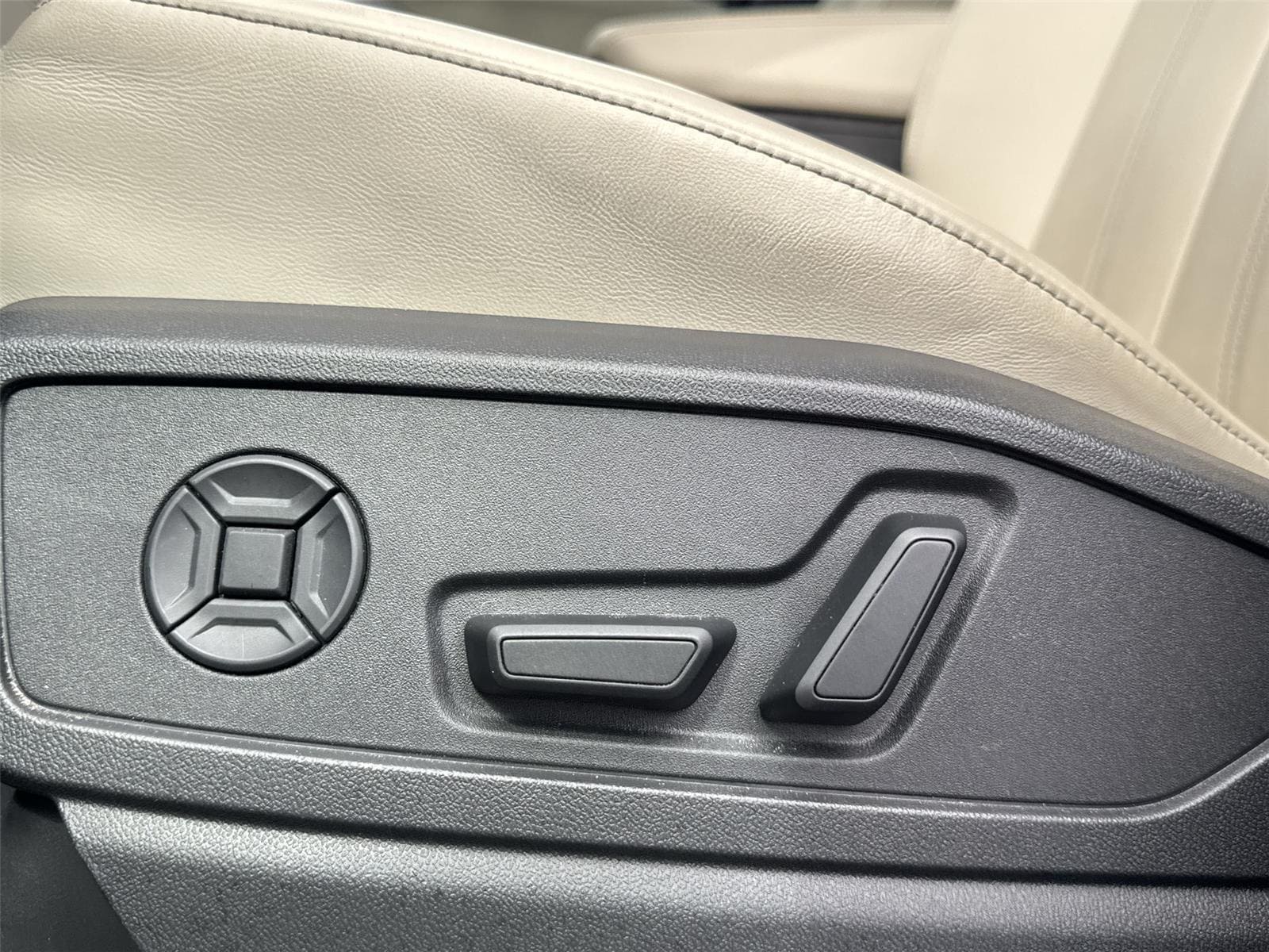 Thumbnail: 2025 Audi Q5 - 13