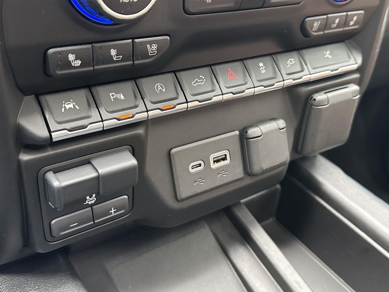 Thumbnail: 2020 Chevrolet Silverado 1500 - 30