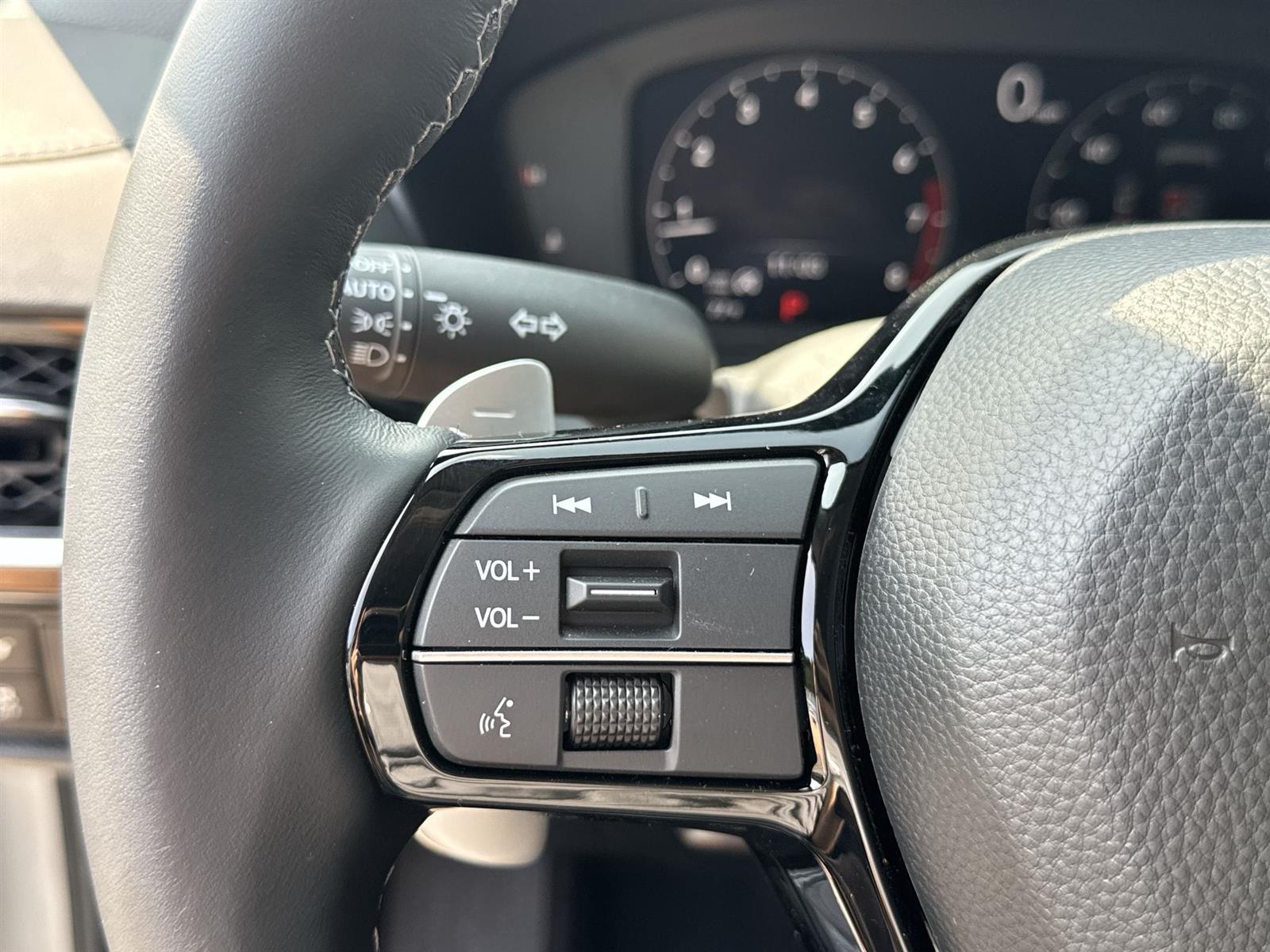 Thumbnail: 2025 Acura ADX - 19