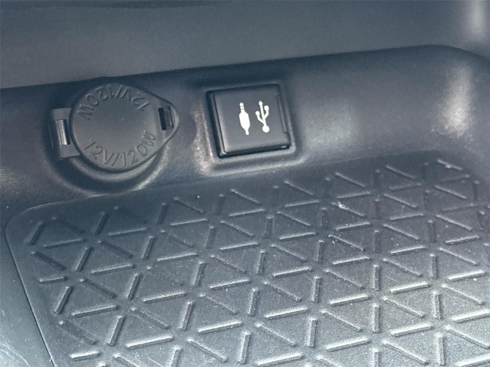 Thumbnail: 2019 Toyota RAV4 - 28