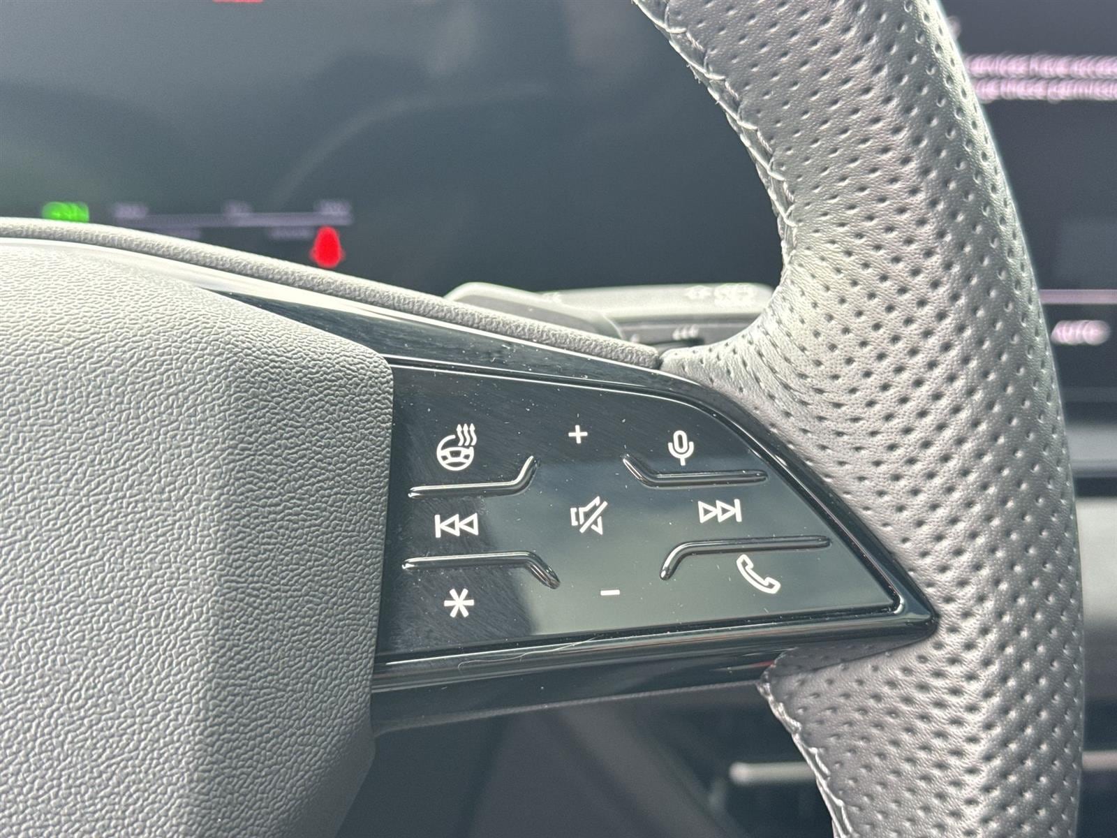 Thumbnail: 2025 Audi SQ6 e-tron - 20