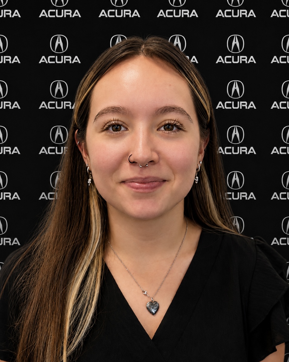Staff member Eva Pham from ID_305b74