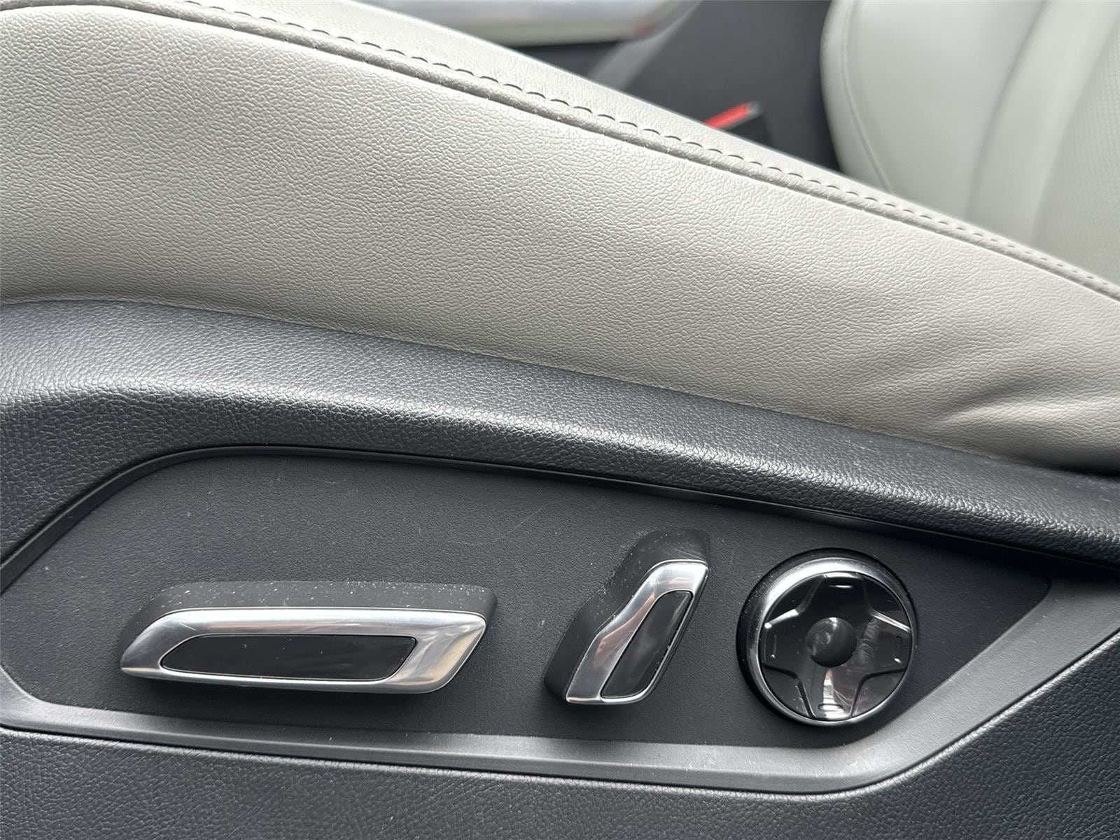 Thumbnail: 2023 Acura MDX - 13