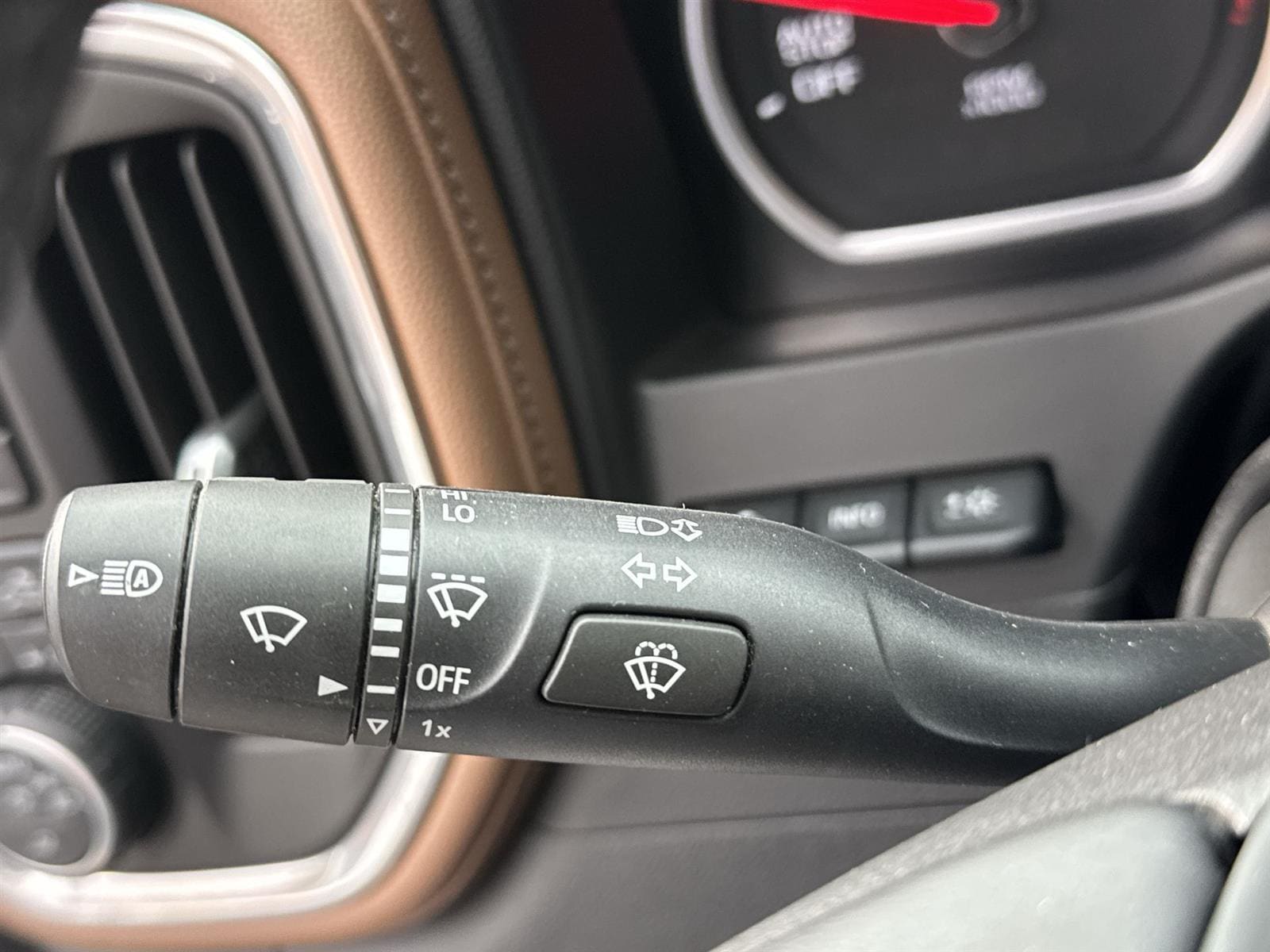 Thumbnail: 2020 Chevrolet Silverado 1500 - 23